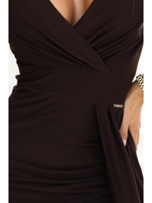 numoco Elegantne dolge obleke s prekrižanim izrezom in razporkom - čokoladnorjave