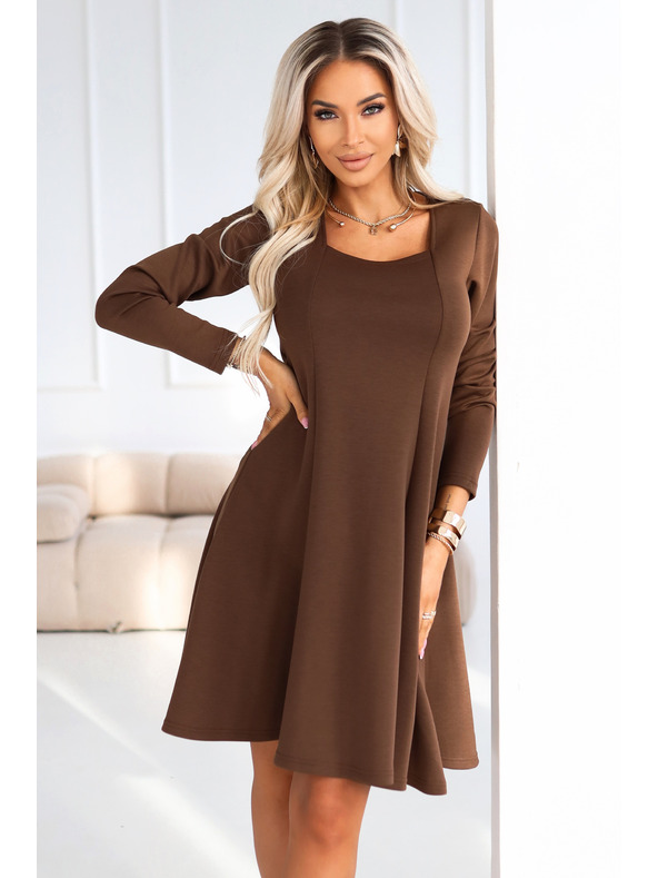 numoco IVANA udobne trapezne obleke z izrezom in dolgimi rokavi - čokoladne