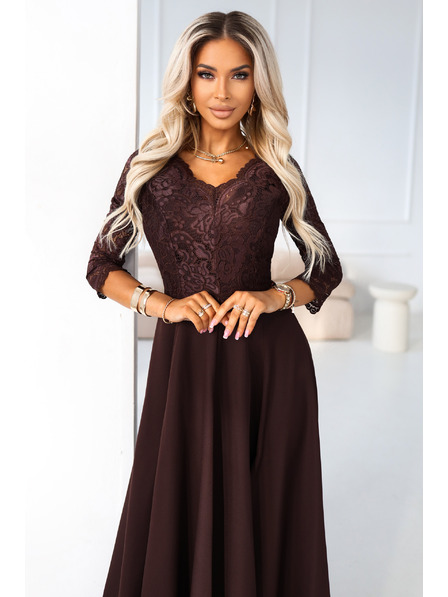 numoco AMBER elegantne dolge čipkaste šaty z izrezom - čokoladne