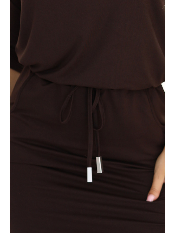 numoco Športne midi šaty z žepi in vezavo v pasu - čokoladne rjave