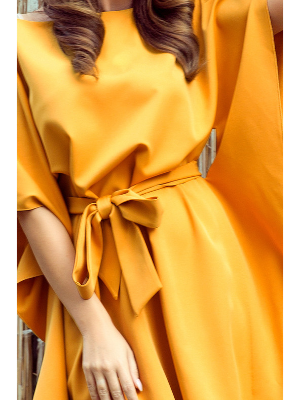 numoco SOFIA motýlkové šaty - medová barva