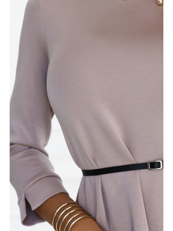 numoco Klasične trapezne obleke s črnim pasom - bež