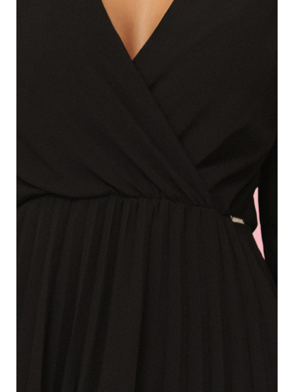 numoco ISABELLE Poljske nagubane obleke z dolgimi rokavi in izrezom - črne