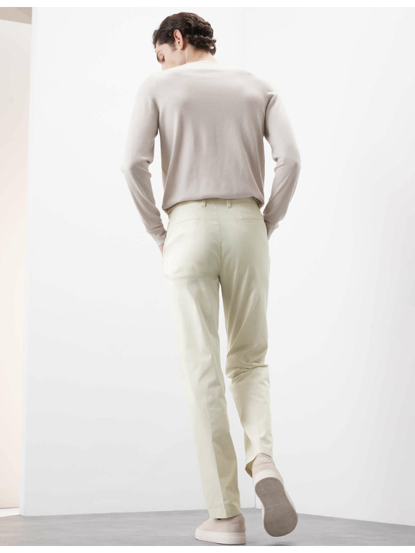 Marks & Spencer Super lahke chino hlače, normalen kroj Marks & Spencer smetana