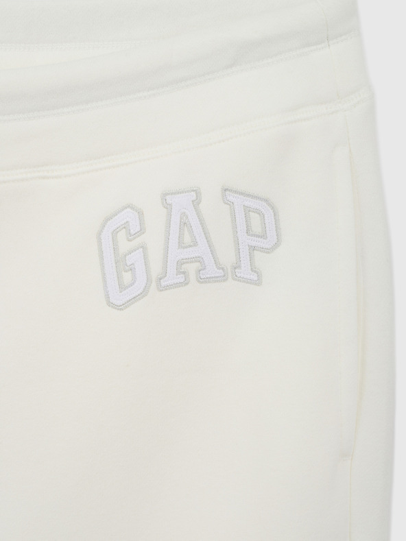 GAP Superge z logotipom GAP