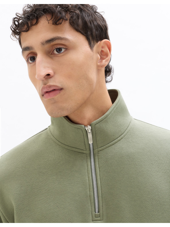 Celio Jopica Metreuk z ovratnikom