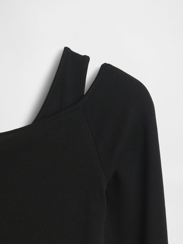 GAP Top z golimi rameni GAP