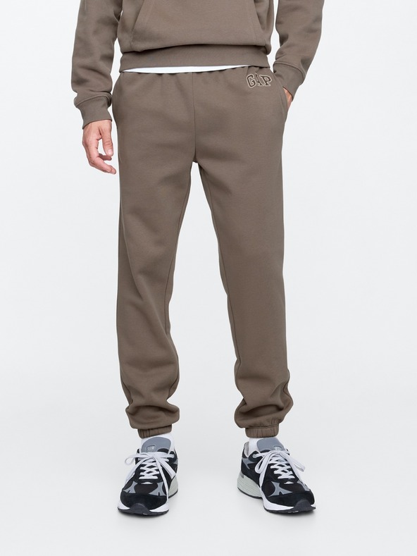 GAP Superge z logotipom GAP