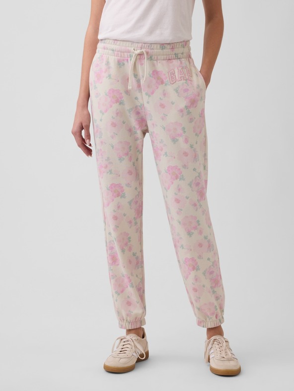 GAP Superge z logotipom GAP