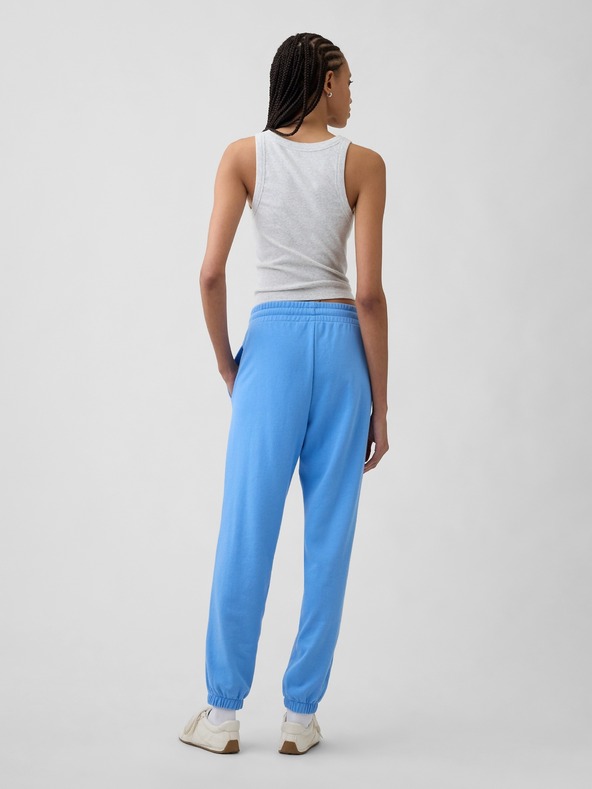 GAP Superge z logotipom GAP