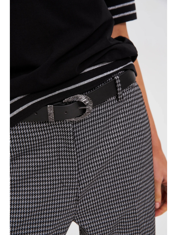 Moodo Pas s sponko v srebrni barvi Moodo