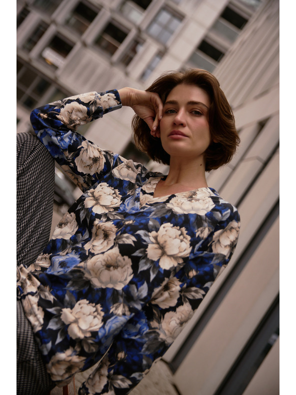 Moodo Cvetlična jopica z V-izrezom črna Moodo