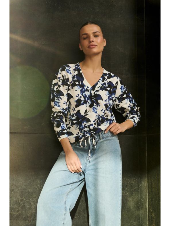 Moodo Cvetlična jopica z V-izrezom bela Moodo