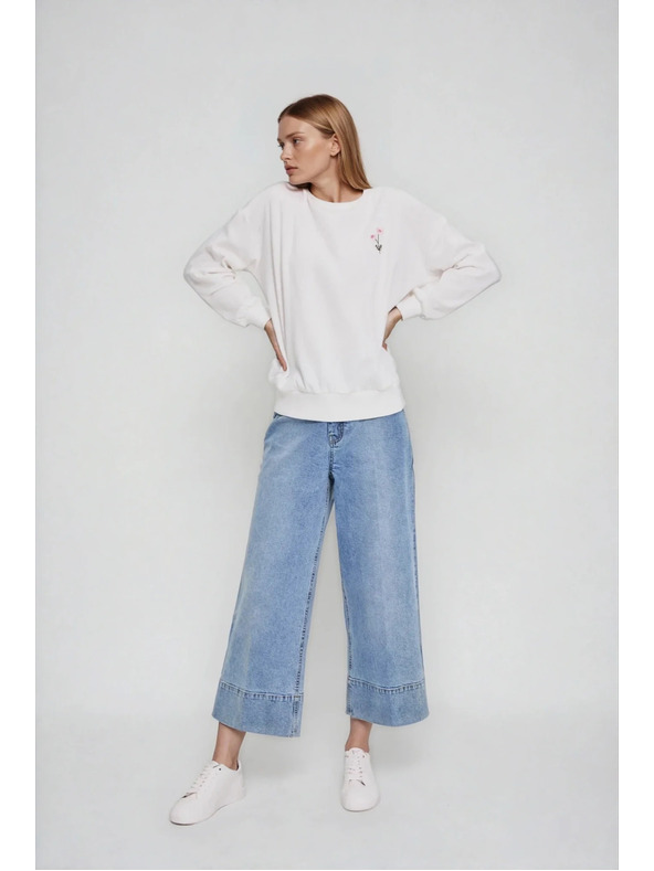 Moodo Bluza z izvezenim cvetom bela Moodo