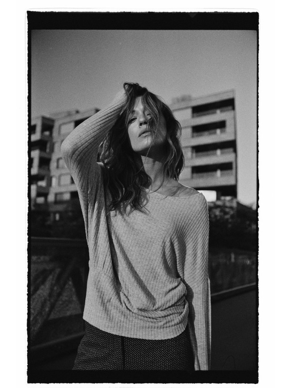 Moodo Rebrasta bluza z dolgimi rokavi siva Moodo