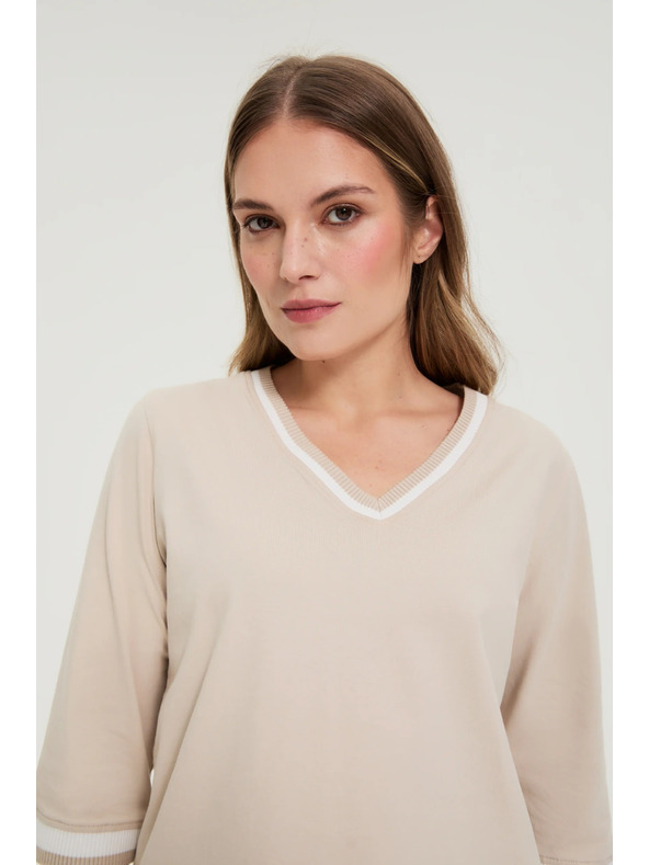 Moodo Bombažna bluza z V-izrezom bež barve Moodo