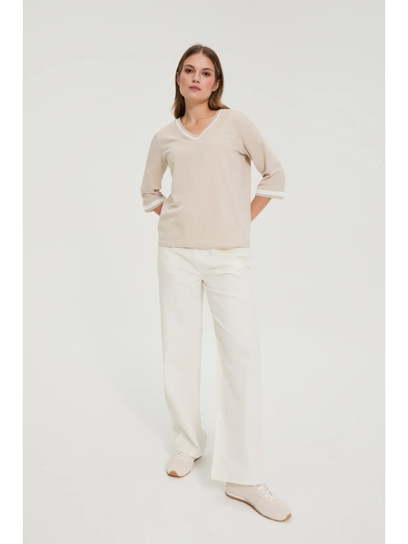 Moodo Bombažna bluza z V-izrezom bež barve Moodo
