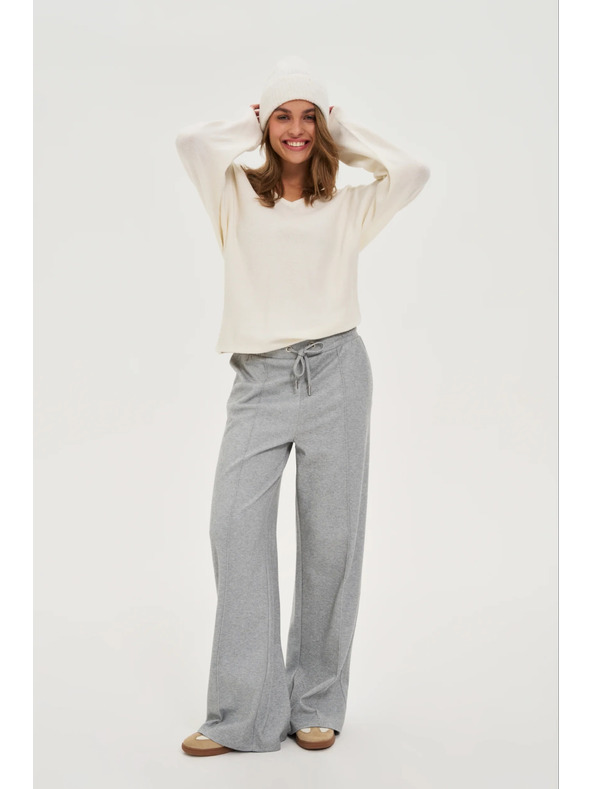 Moodo Topla kapa bele barve Moodo