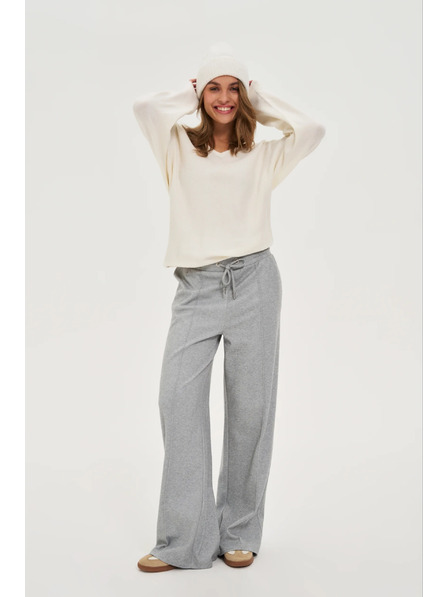 Moodo Topla kapa bele barve Moodo