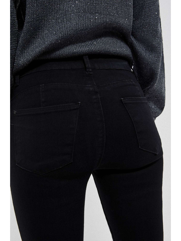 Moodo Džínsy push up z visokim pasom črne barve Moodo