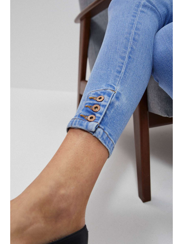 Moodo Modre džínsy srednjega pasu z gumbi na hlačnicah Moodo