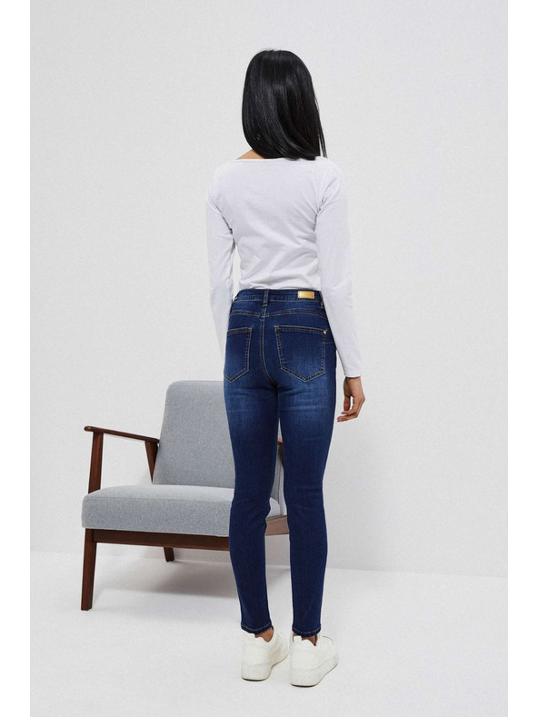 Moodo Džínsy push up z odrgnjeninami na stegnih temno modre barve Moodo