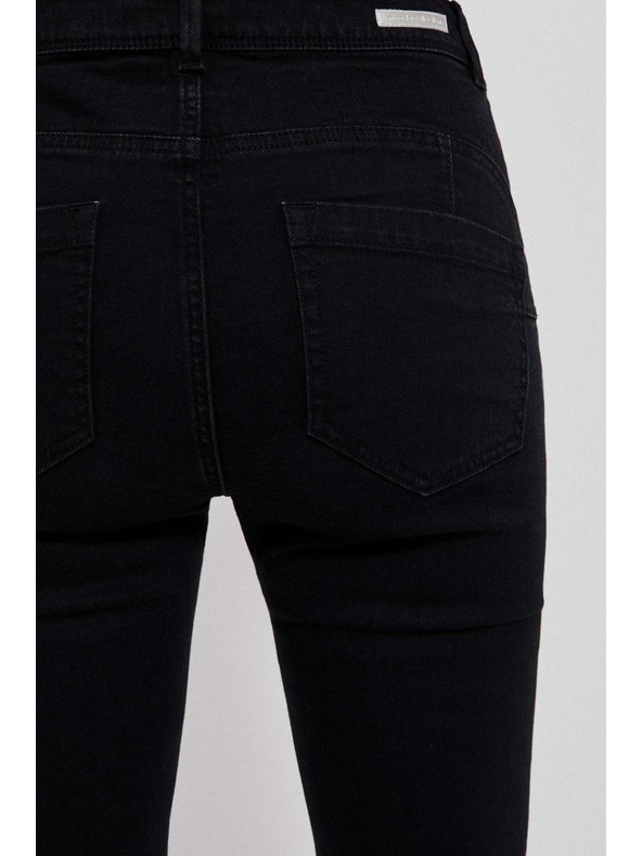 Moodo Ozke džínsy z gumbom in zadrgo črne barve Moodo