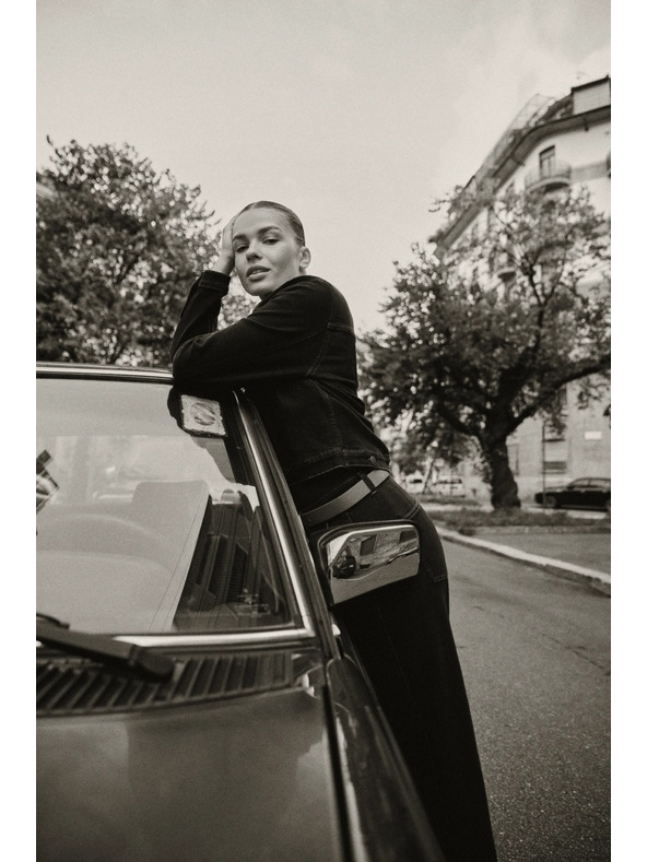 Moodo Temno modre jeans hlače z pasom Moodo