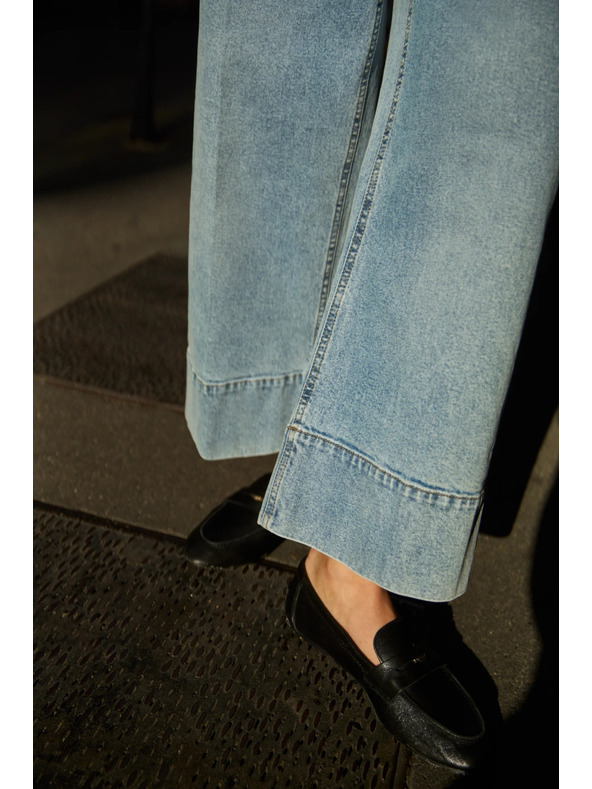 Moodo Svetlo modre jeans hlače z wide leg krojem Moodo