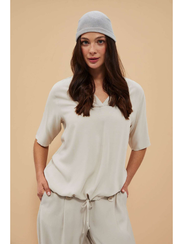 Moodo Peščeno rjava srajca Moodo z vezavo v pasu in V-izrezom