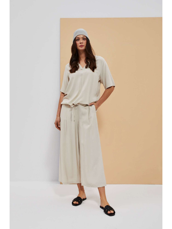 Moodo Peščeno rjava srajca Moodo z vezavo v pasu in V-izrezom