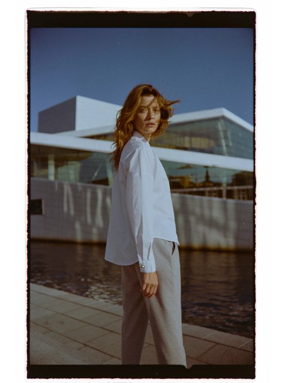 Moodo Bela srajca z okrasnimi gumbi Moodo