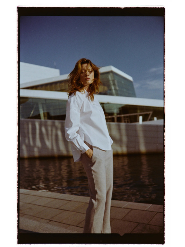 Moodo Bela srajca z okrasnimi gumbi Moodo