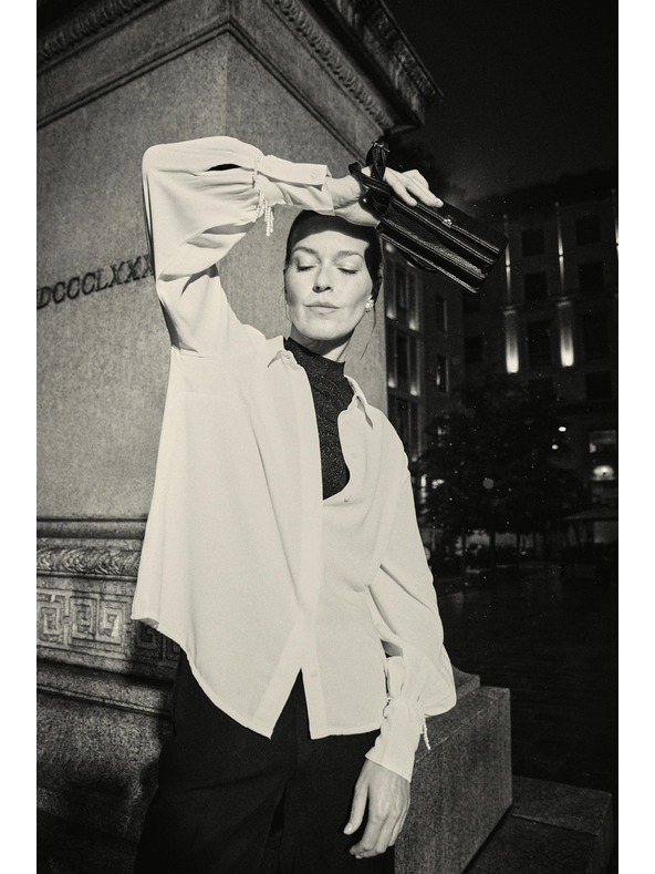 Moodo Bela srajca z biseri na rokavu Moodo