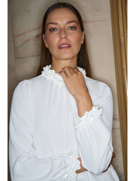 Moodo Bela srajca z okrasnim izrezom Moodo
