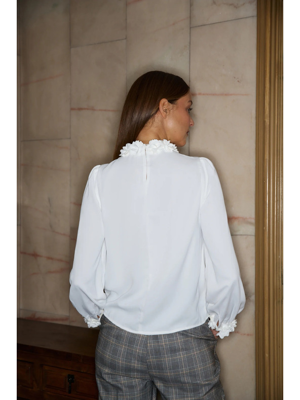 Moodo Bela srajca z okrasnim izrezom Moodo