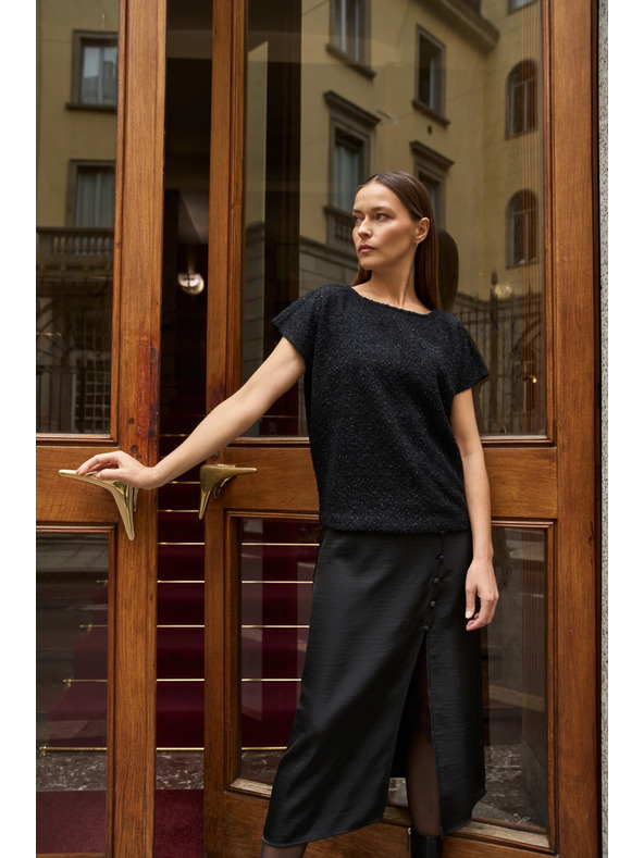 Moodo Sijoč top s kratkimi rokavi črne barve Moodo