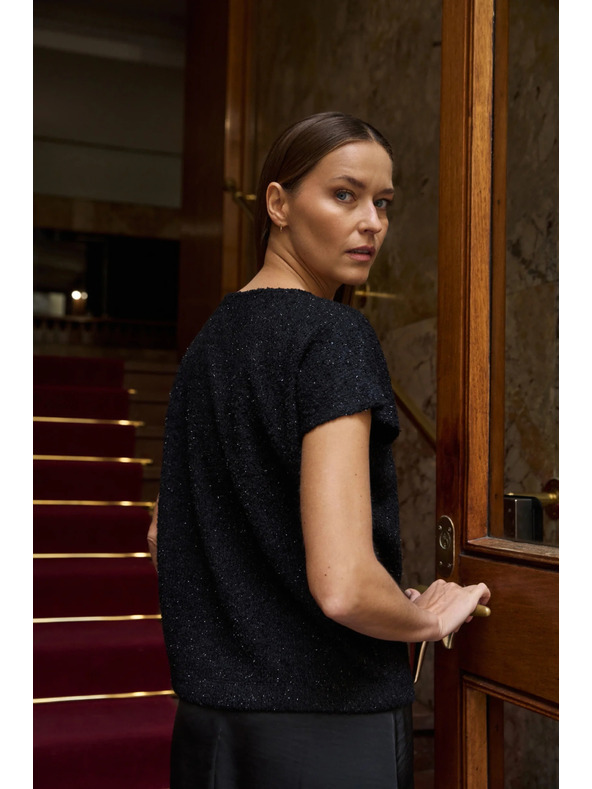 Moodo Sijoč top s kratkimi rokavi črne barve Moodo