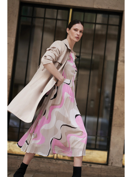 Moodo Bež obleka z geometrijskim vzorcem in nagubanim spodnjim delom Moodo