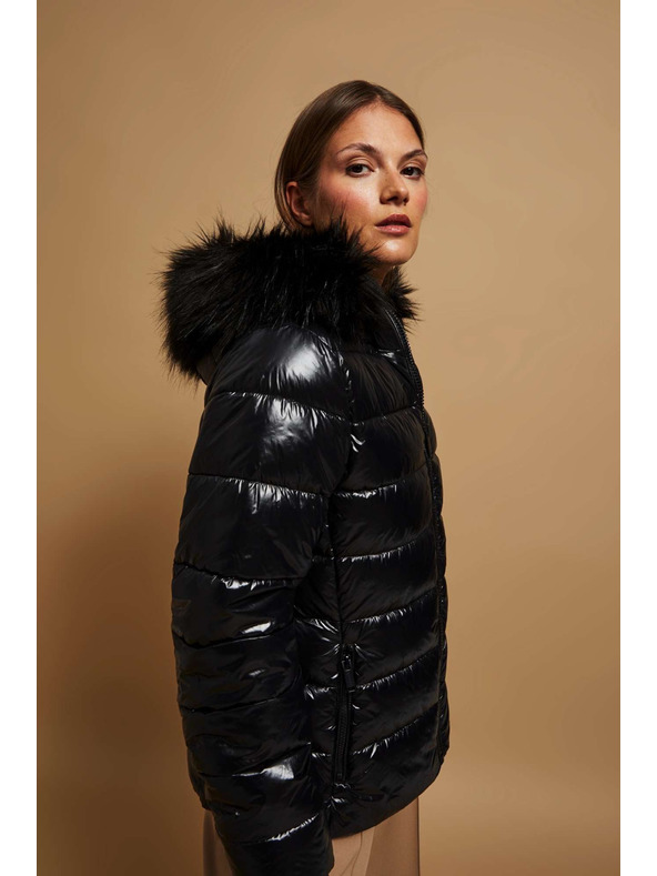 Moodo Prešita jakna s krzneno kapuco Moodo