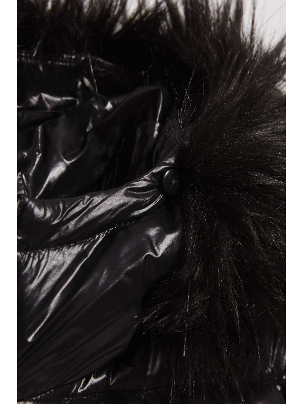 Moodo Prešita jakna s krzneno kapuco Moodo