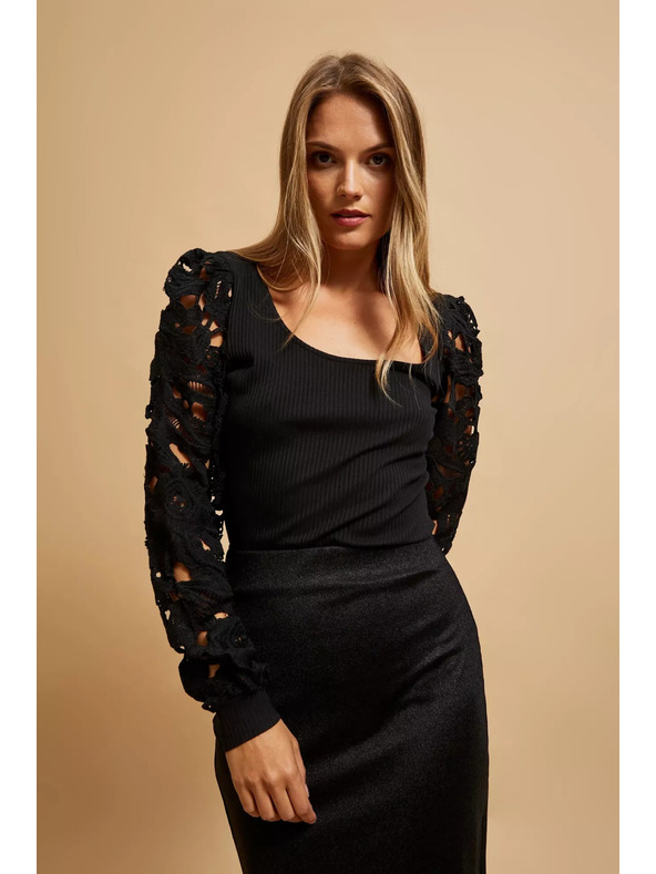 Moodo Črna majica z čipkastimi rokavi Moodo