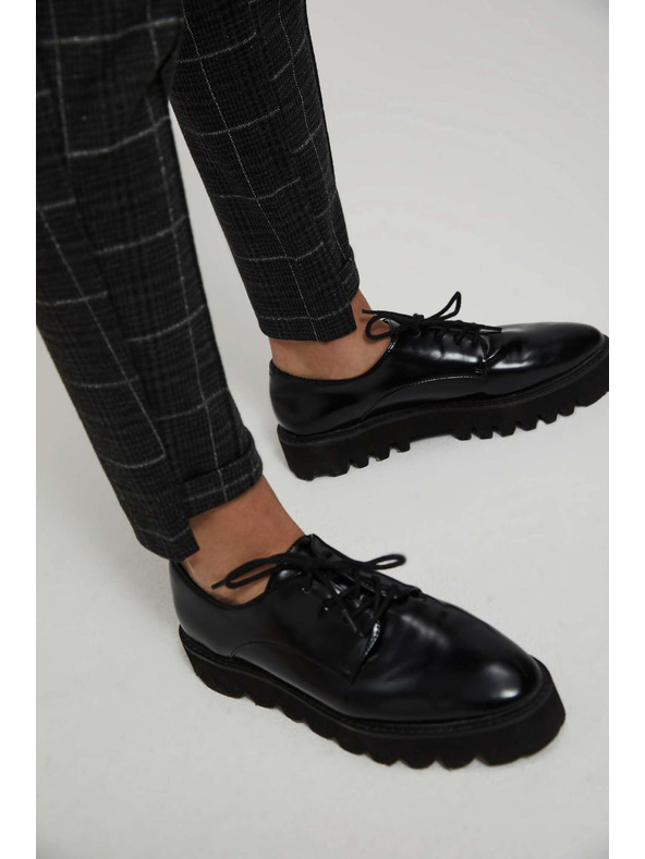 Moodo Črne kariraste hlače Moodo