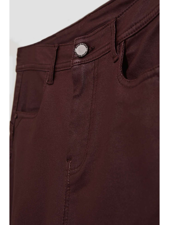 Moodo Voskane ozke kastanjeve hlače Moodo