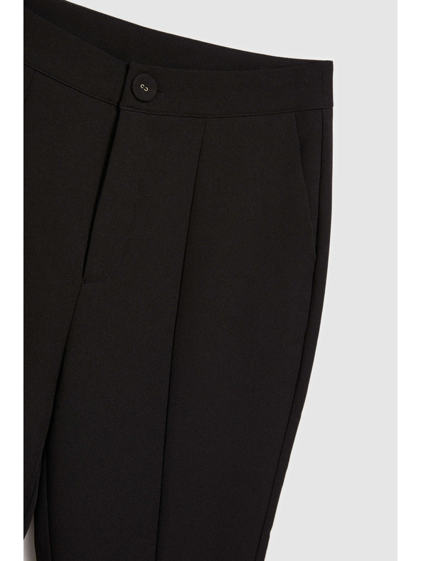 Moodo Hlače s strukturo in razporkom Moodo