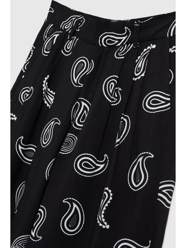 Moodo Črne hlače z nežnim vzorcem Moodo