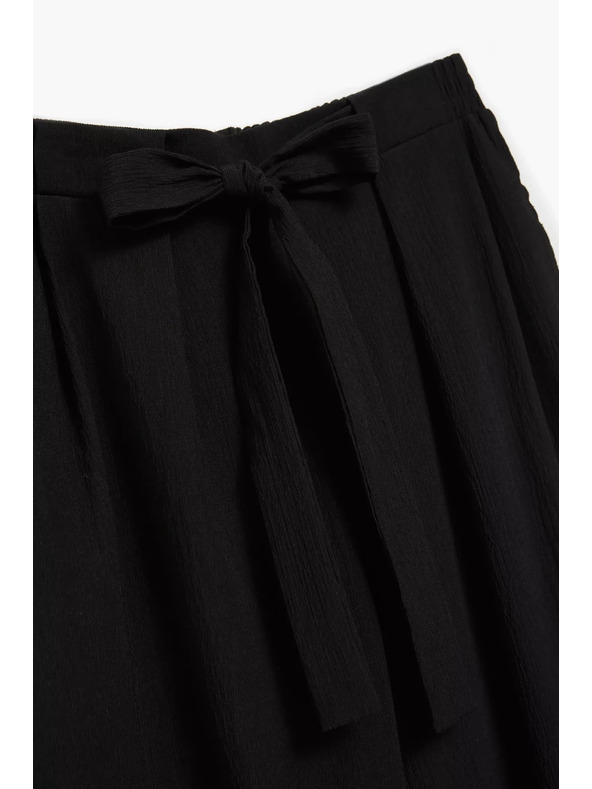 Moodo Gladke hlače s širokimi hlačnicami in pasom v pasu črne Moodo