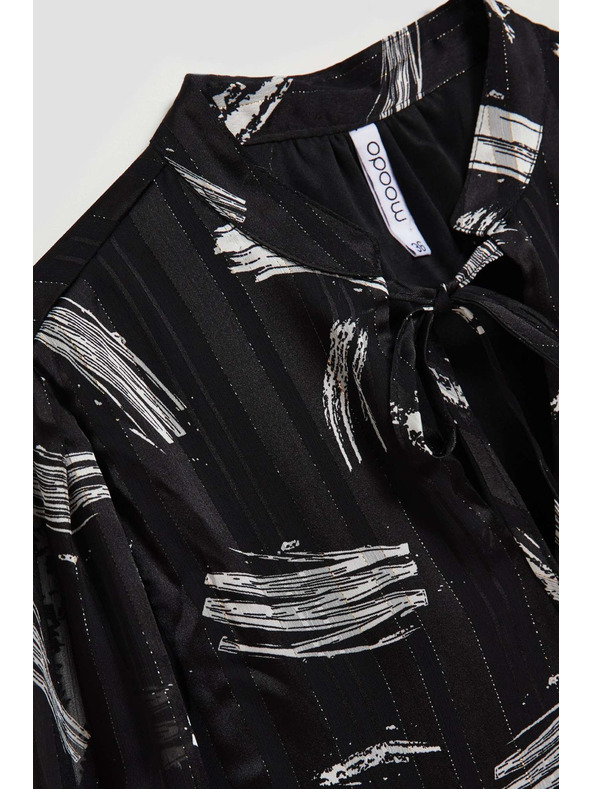 Moodo Črna srajca Moodo z zavezanim izrezom