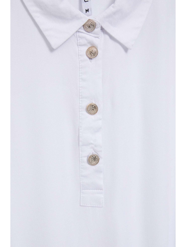 Moodo Bela bluza z okrasnimi gumbi na izrezu in rokavi Moodo