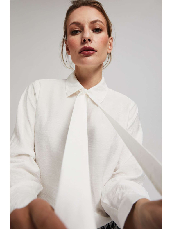 Moodo Perleasta srajca Moodo z zavezanim izrezom in okrasnimi gumbi